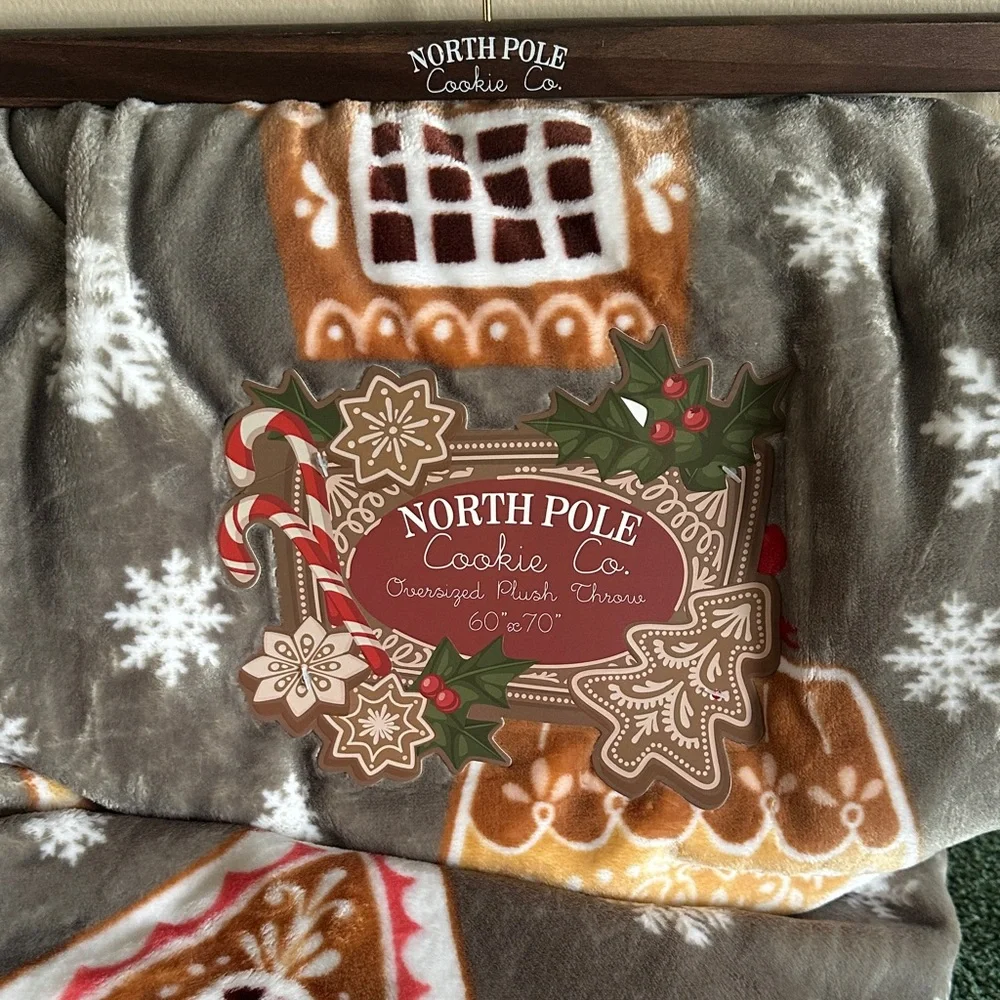 North Pole Cookie Co. Holiday Gingerbread Throw Snowflake ❄️ Oversized NEW!